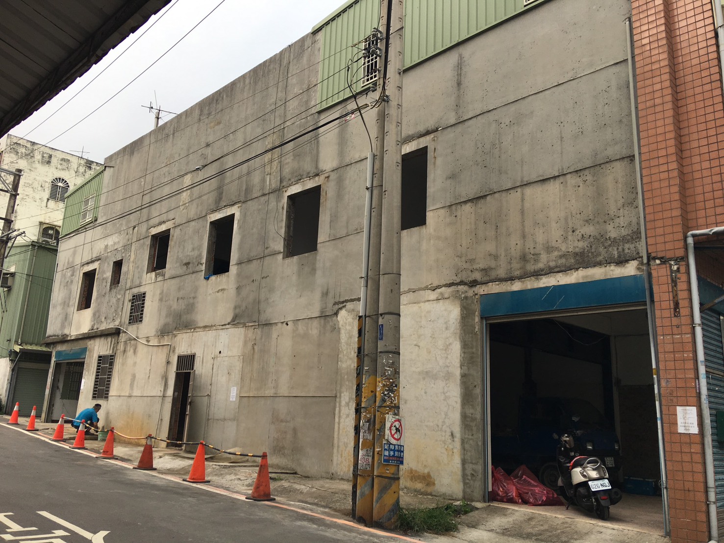 楊梅/中壢/新屋整理中古屋 . 屋頂防水.外牆防水.抓漏楊梅/中壢/新屋房屋改建 . 楊 梅/中壢/新屋翻修加蓋 .楊梅/中壢水電衛浴 推薦0919580573劉先生